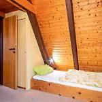 Gemuetliches Nurdachhaus Bodensee * Immenstaad am Bodensee