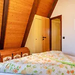 Gemuetliches Nurdachhaus Bodensee